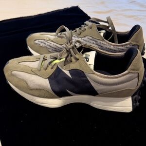 Men's New Balance 327 Size 11 Sneakers